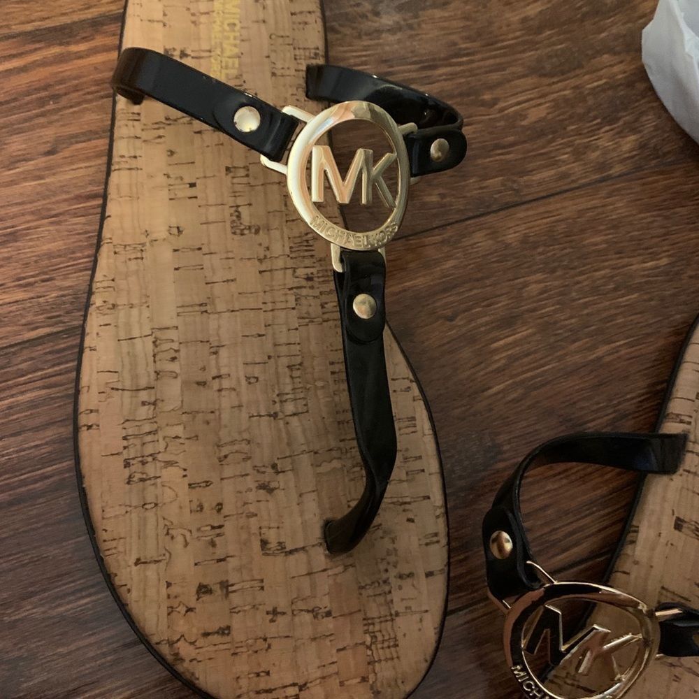 Michael Kors slip on sandal - Picture 2 of 3